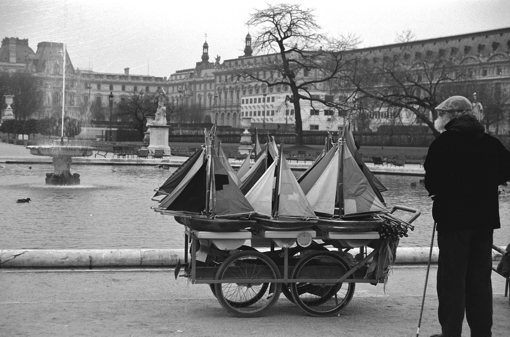 2Paris-Tuilerie-sailor--BW12