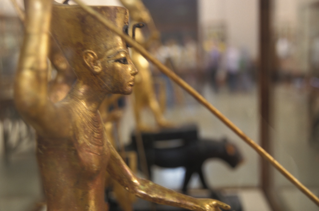 Egypt-cairomuseum-goldstatu