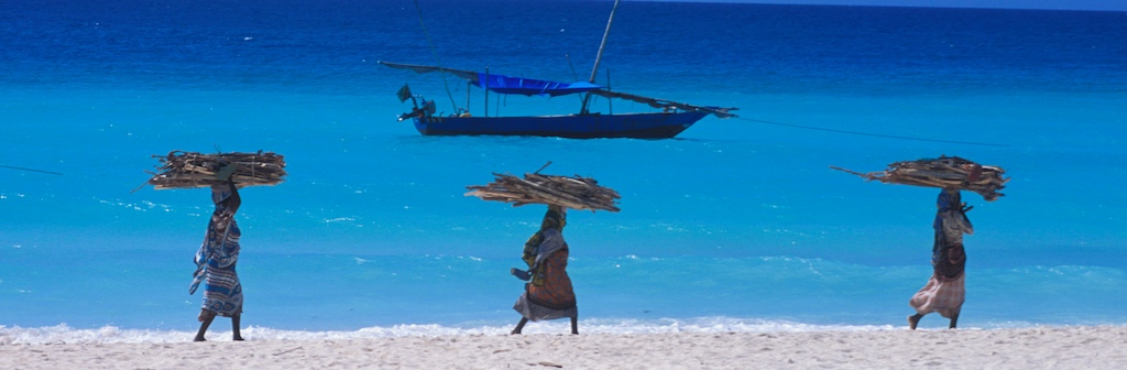 Zanzibar-3ladies-blueocean