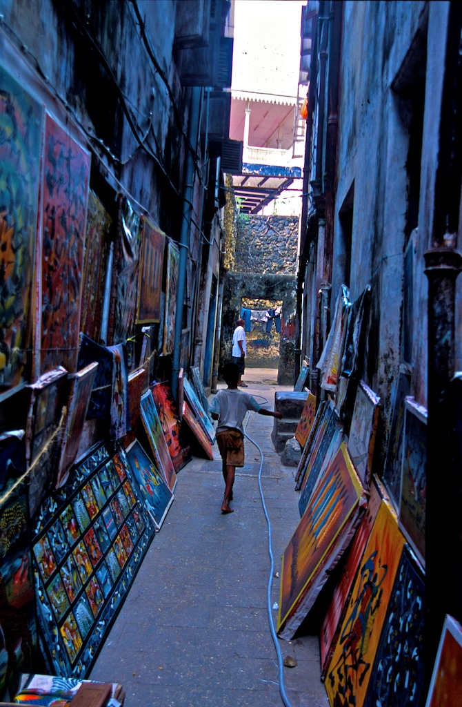 Zanzibar-boy and paintings